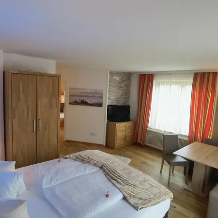 Kaerntnerhof & 3 Hotel 3*