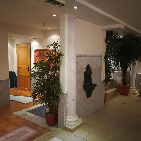 Hotel Kaerntnerhof & 3