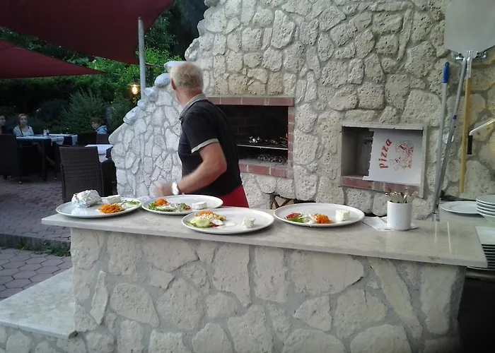 Hotel Kaerntnerhof & 3